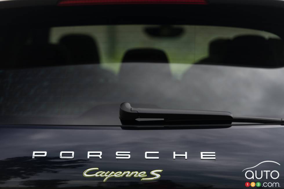Écusson du modèle de la Porsche Cayenne S E-Hybride 2015