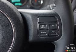 Commande pour le régulateur de vitesse sur le volant du Jeep Wrangler Sport S 2016