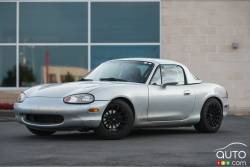 1999 Mazda MX-5 front 3/4 view