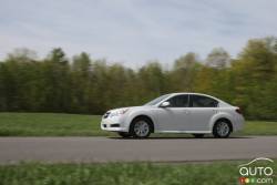 La Subaru Legacy durant l'essai comparatif des berlines intermédiaires 2010
