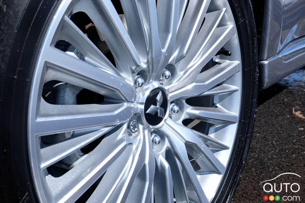 Nous conduisons le Mitsubishi Outlander PHEV 2019