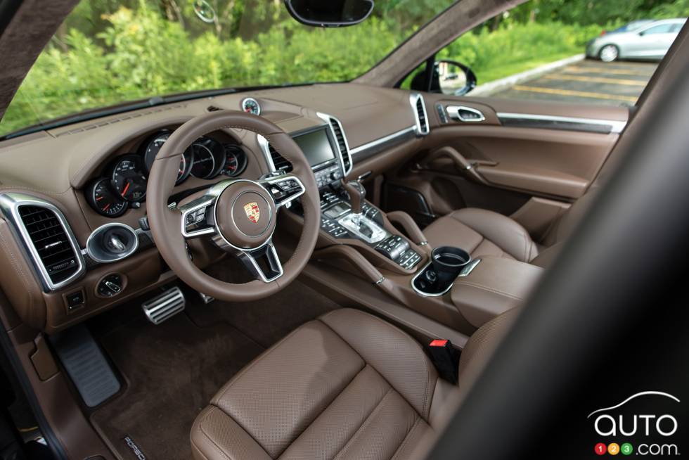2016 Porsche Cayenne Turbo S cockpit