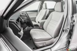 2016 Toyota Camry Hybrid front seats
