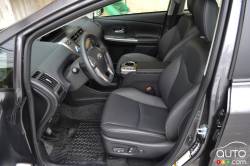 2016 Toyota Prius V front seats