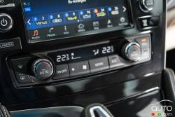 2015 Nissan Maxima Platinum climate controls