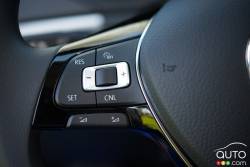 Commande pour le régulateur de vitesse sur le volant de la Volkswagen Jetta 1.4 TSI 2016