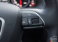 2017 Audi Q5 Quattro Tecknic steering wheel mounted audio controls