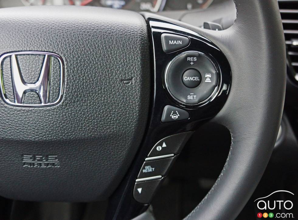 2016 Honda Accord Touring V6 steering wheel mounted cruise controls