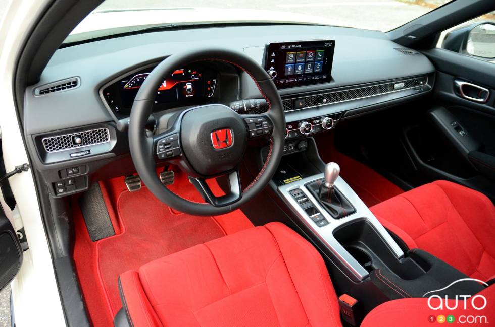 We drive the 2023 Honda Civic Type R