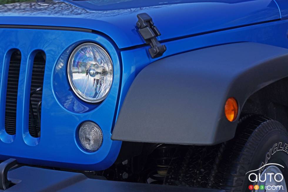 2016 Jeep Wrangler Sport S headlight