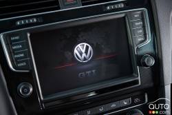 2016 Volkswagen Golf GTI infotainement display