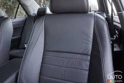 2016 Toyota Camry XLE seat detail
