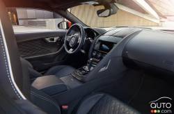 2017 Jaguar F-Type SVR center console