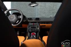2015 Lamborghini Huracan center console