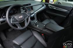2016 Cadillac XT5 cockpit