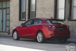 Vue 3/4 arrière de la Mazda3 2017