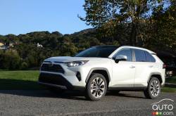 3/4 front view of the 2019 Toyota RAV4 Limited AWD