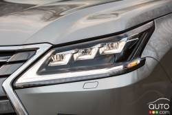 2016 Lexus LX 570 headlight
