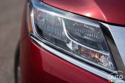 Phare avant de la Nissan Pathfinder Platinum AWD 2015