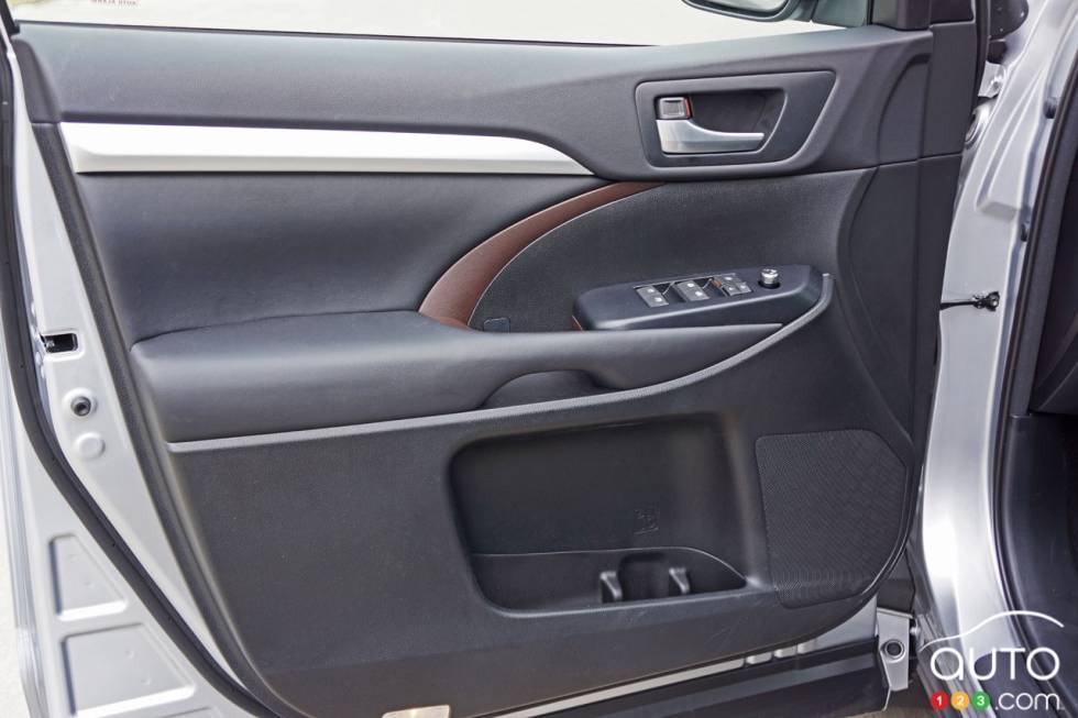 2016 Toyota Highlander XLE AWD door panel