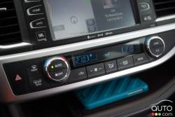 2016 Toyota Highlander Hybrid climate controls