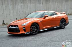 2017 Nissan GT-R front 3/4 view