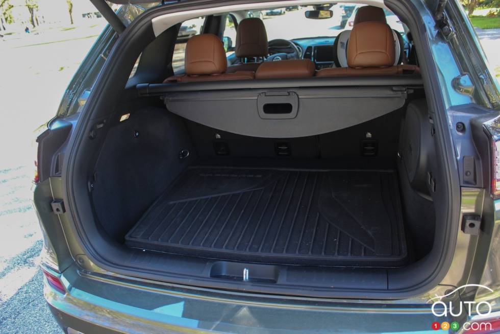 We drive the 2019 Jeep Cherokee Overland