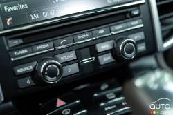 2015 Porsche Cayenne S E-Hybrid audio system controls