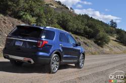 2016 Ford Explorer Platinum rear 3/4 view