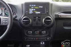 2016 Jeep Wrangler Sport S infotainement display