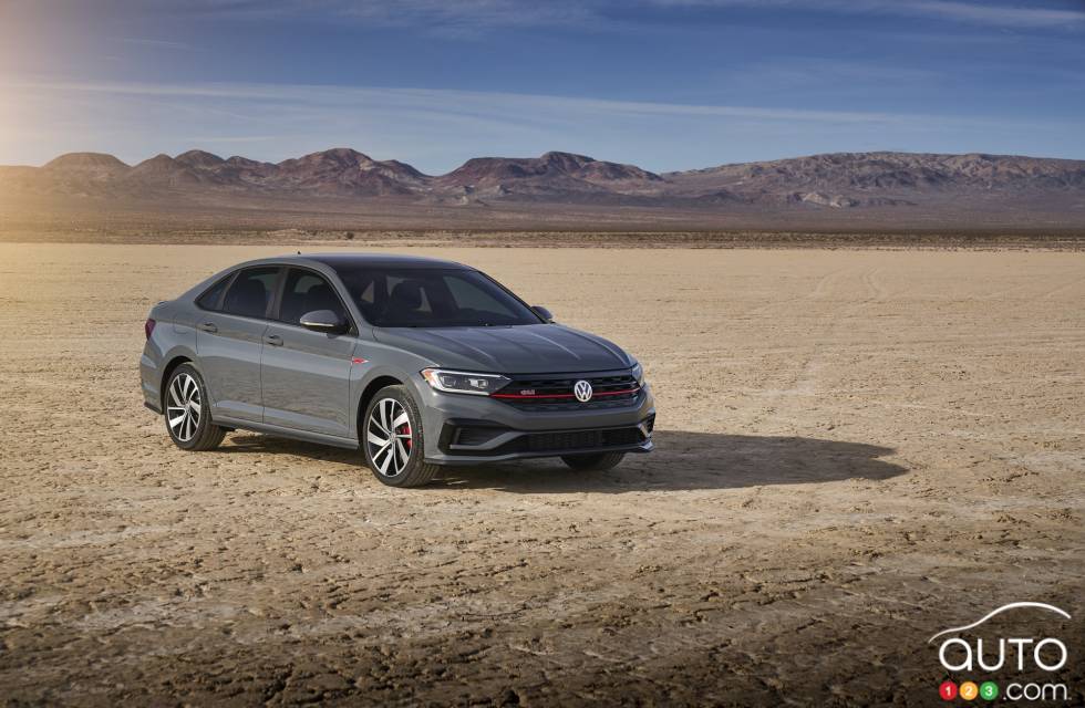 2019 Volkswagen Jetta GLI debuts at the Chicago Auto Show: 3/4 front view