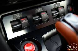 Boutton de contrôle des modes de conduite de la Nissan GT-R 2017