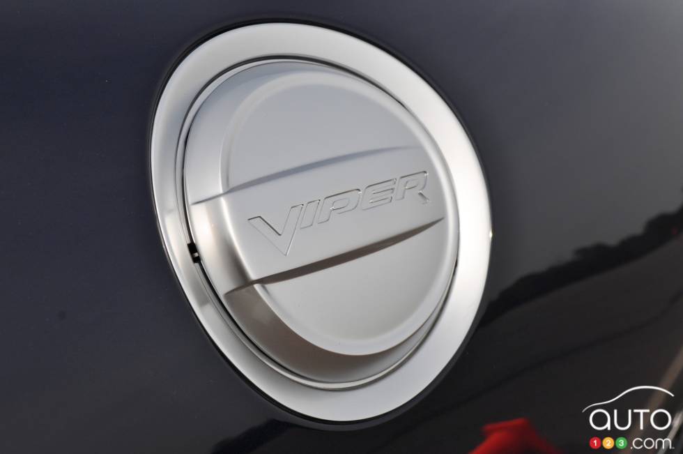 2016 Dodge Viper fuel door