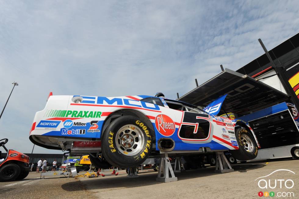 Noel Dowler, EMCO/Praxair/Safety Kleen Dodge car in paddocks on Auto123.tv