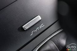 2015 Ford Edge Titanium interior details