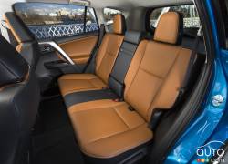 Banquette arrière du Toyota RAV4 Hybride 2016