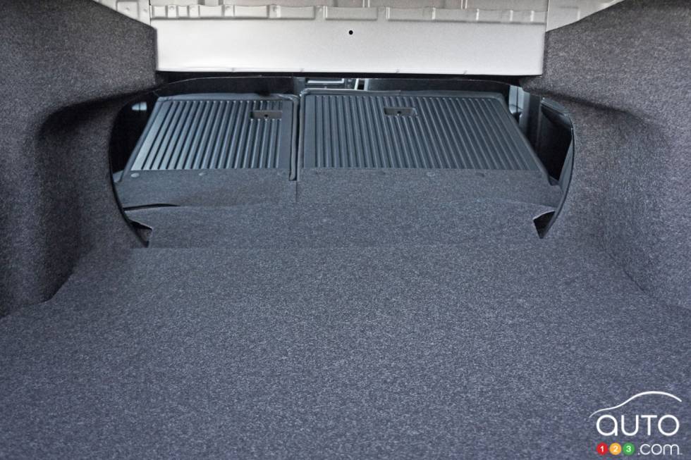 2016 Toyota Camry XLE trunk