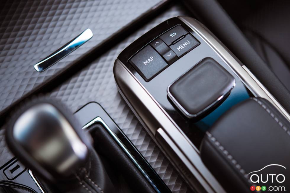 2016 Lexus GS 350 F Sport infotainement controls