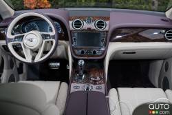 2017 Bentley Bentayga dashboard