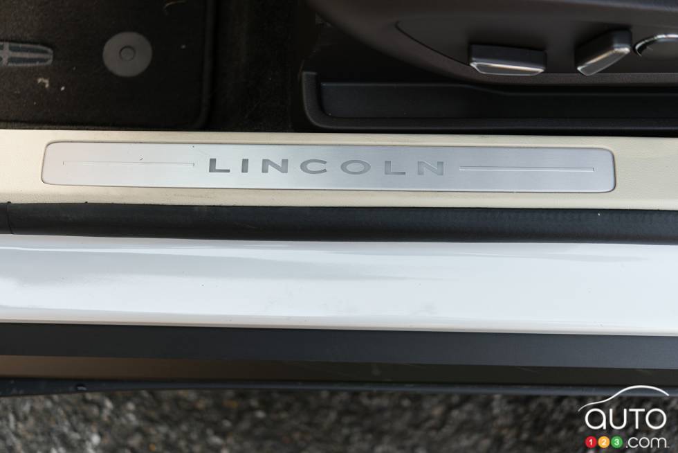 Garnissage des seuils de la Lincoln MKC Ecoboost AWD 2016