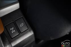 Détail intérieur du Toyota Rav4 AWD Limited 2016