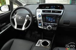 Tableau de bord de la Toyota Prius V 2016