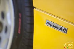détails du logo d'une Lamborghini Diablo