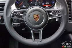 2017 Porsche Macan GTS steering wheel