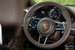 2016 Porsche Cayenne Turbo S steering wheel