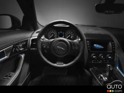 Habitacle du conducteur de la Jaguar F-Type SVR 2017
