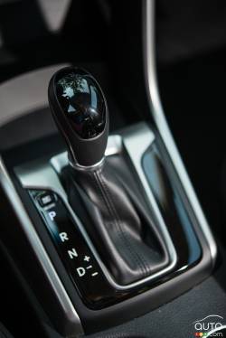 2016 Hyundai Elantra GT Limited shift knob