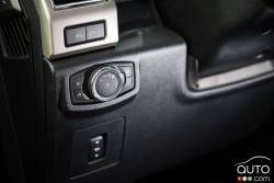 Détail intérieur du Ford F-150 Lariat FX4 4x4 2016