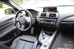 Habitacle du conducteur de la BMW M2 2016