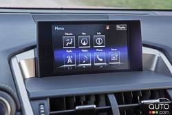 2016 Lexus NX 300h executive infotainement display